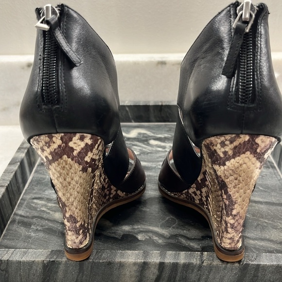 Black and brown leather wedge with python platform - Picture 2 of 3